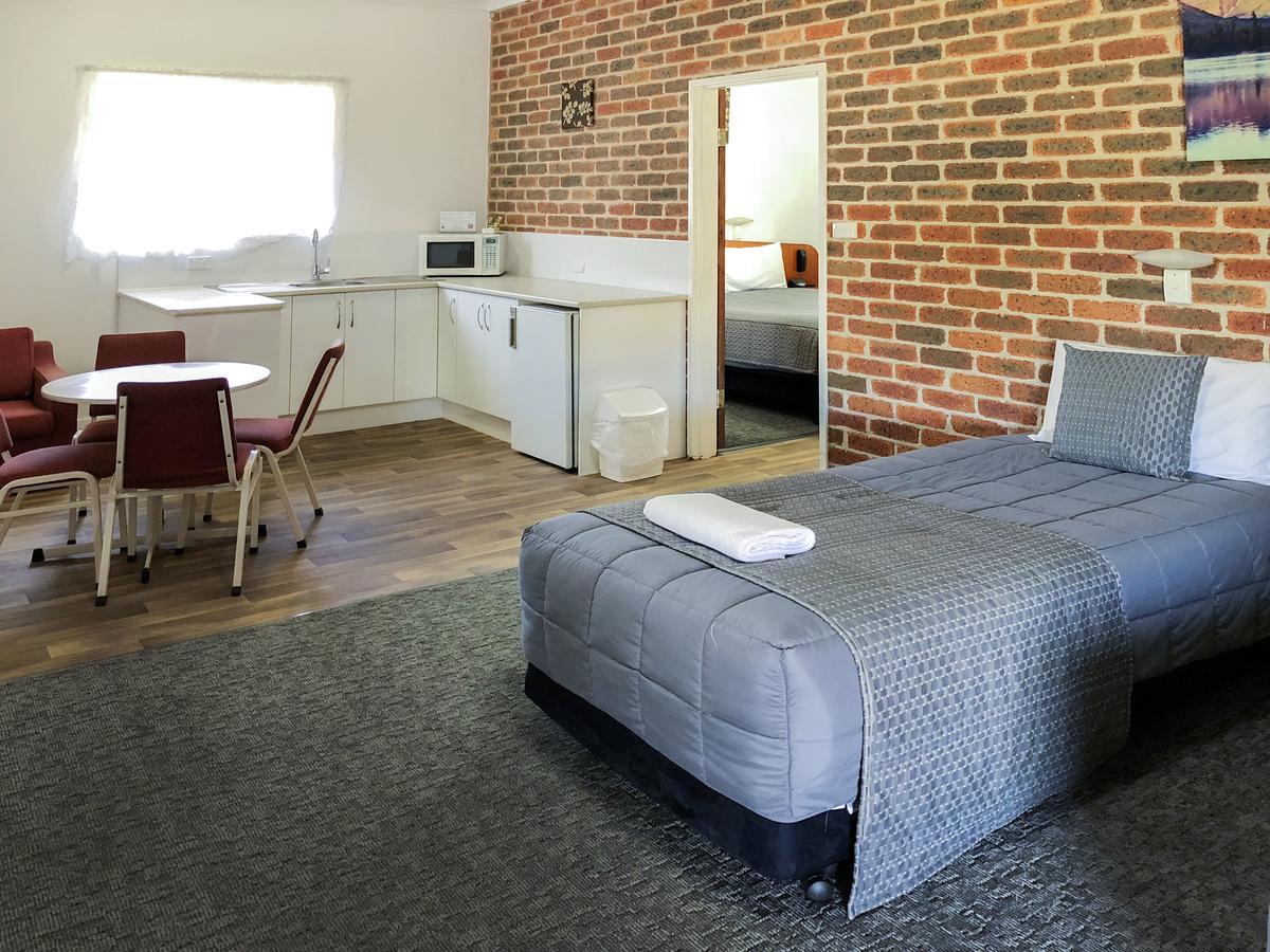 Leeton Heritage Motor Inn Bagian luar foto