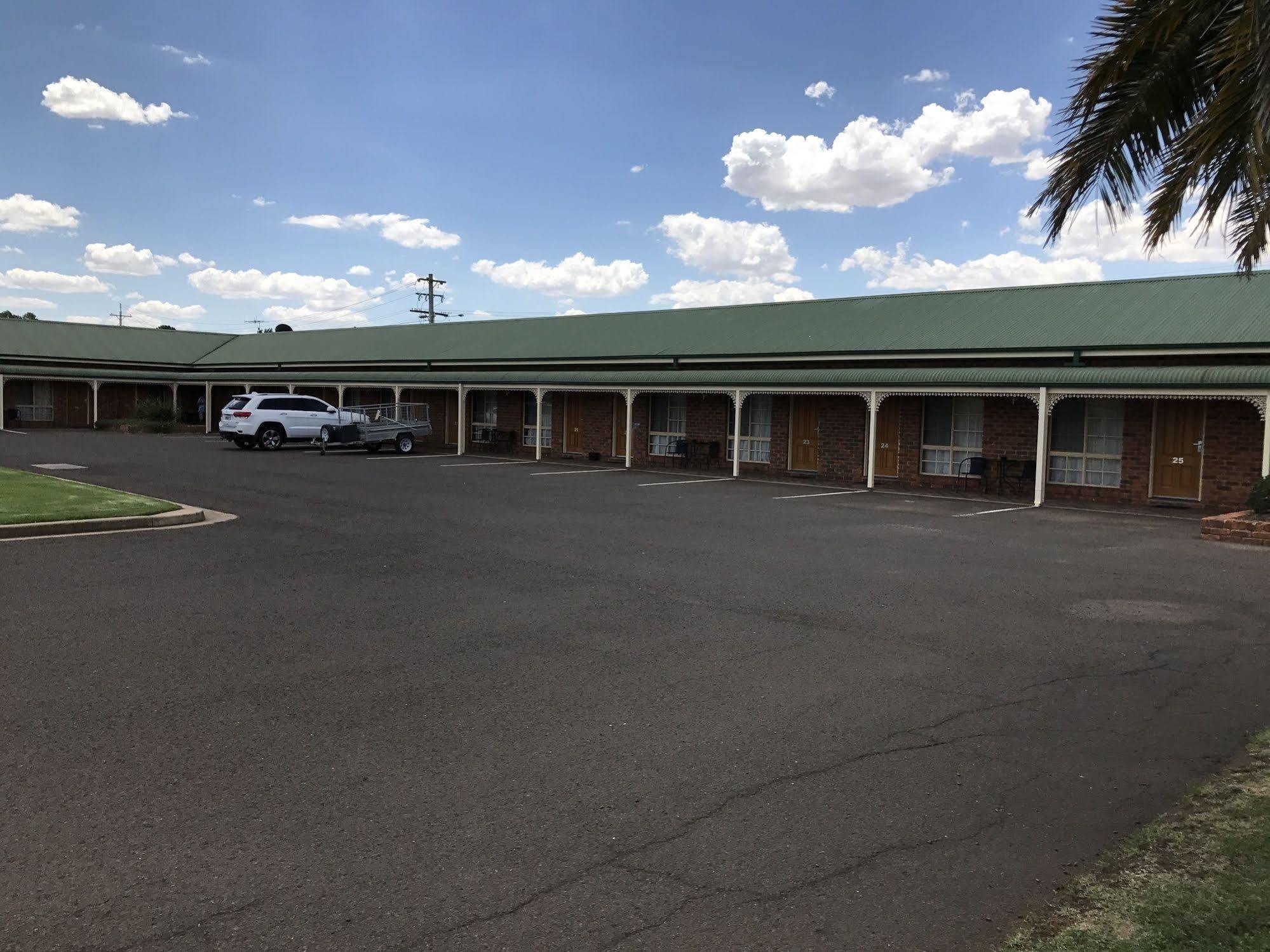 Leeton Heritage Motor Inn Bagian luar foto